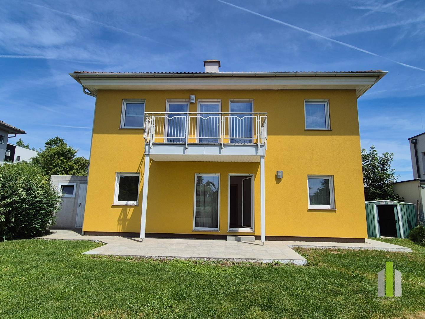Sunny Family House with Balcony and Distant View