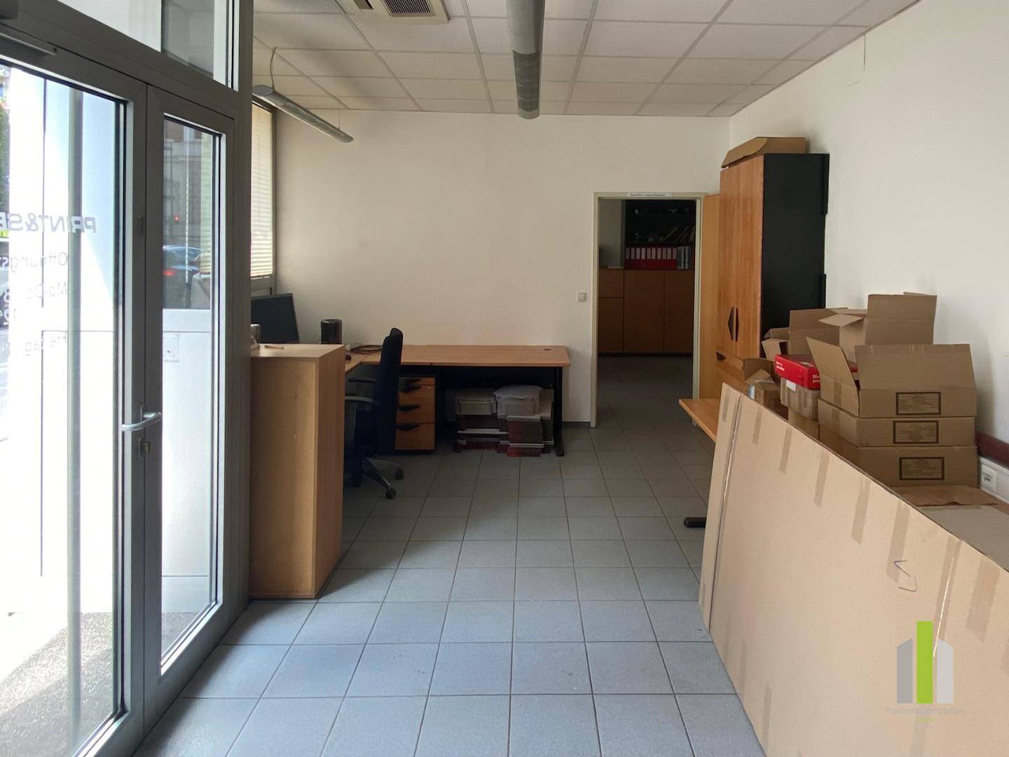 Commercial Space in City Center with 4 Rooms