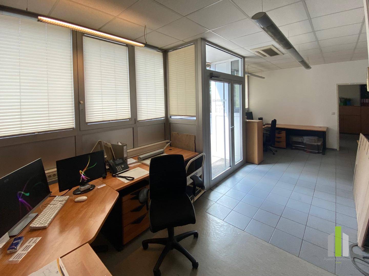 Commercial Space in City Center with 4 Rooms