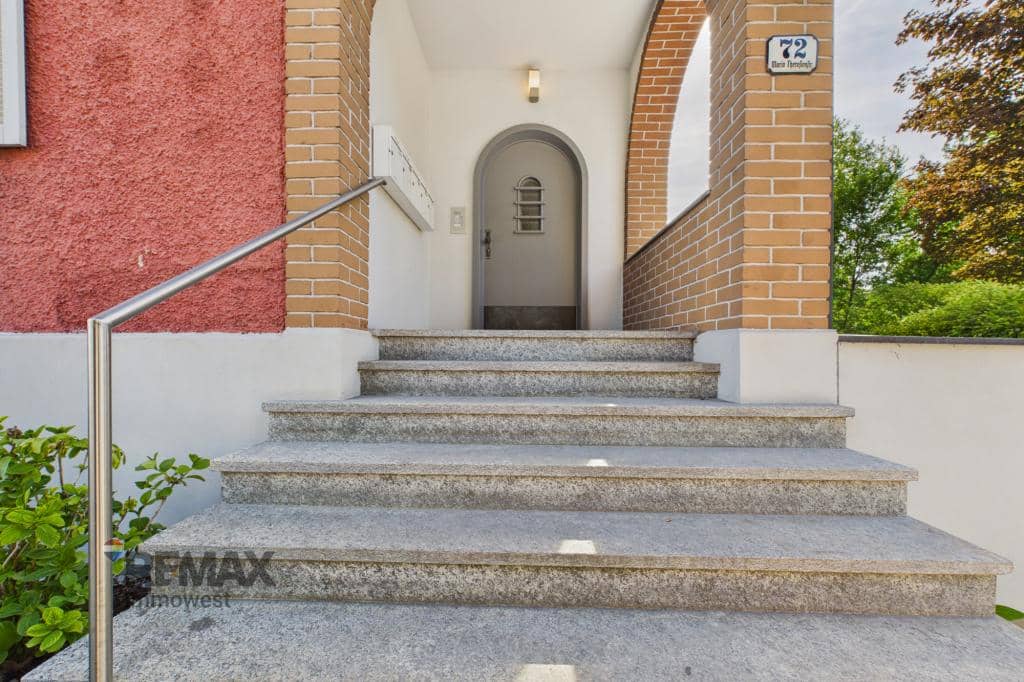 Dachgeschosswohnung mit sonniger Terrasse und Bergblick
