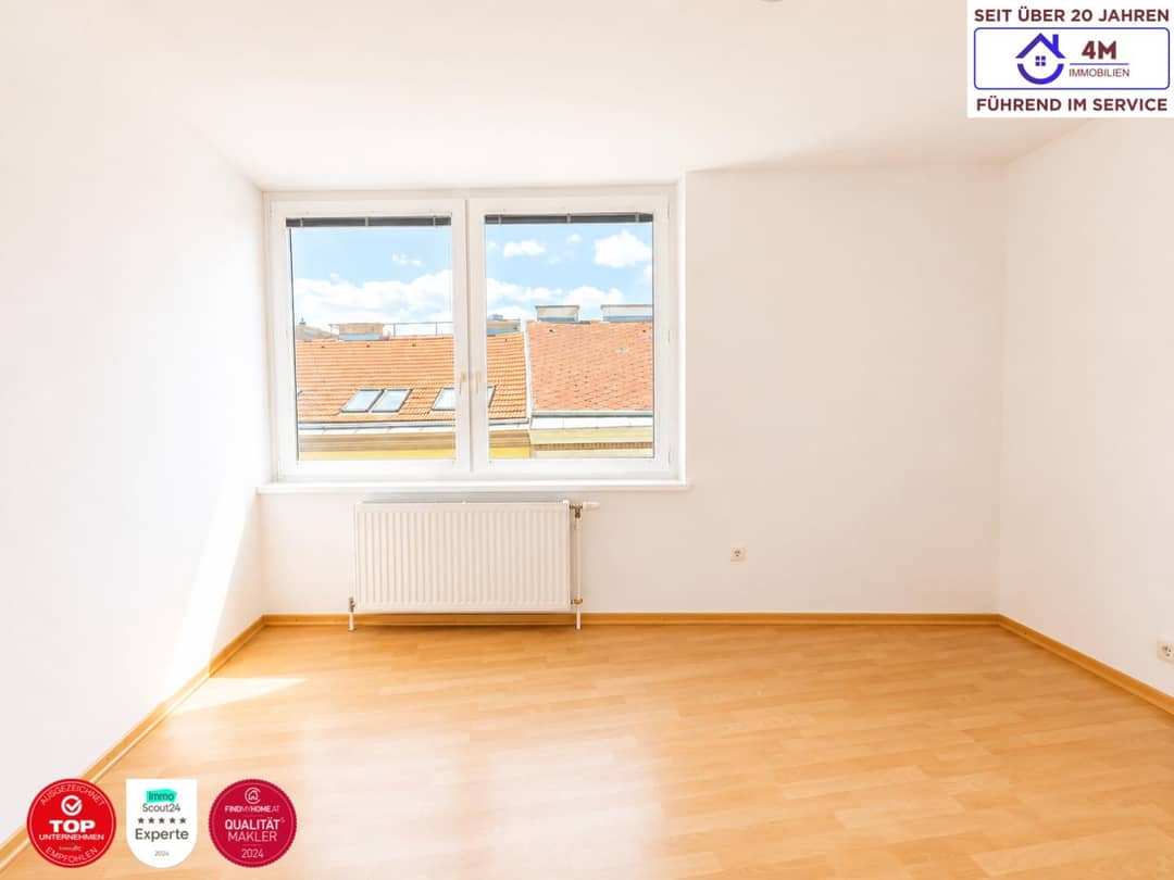 Bright attic apartment with air conditioning near Schwedenplatz
