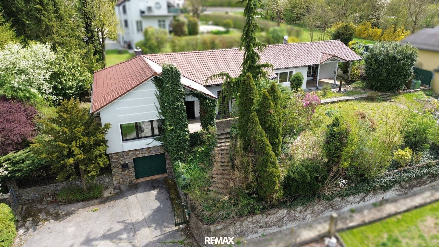 Einfamilienhaus mit Garten und Sauna in ruhiger Lage