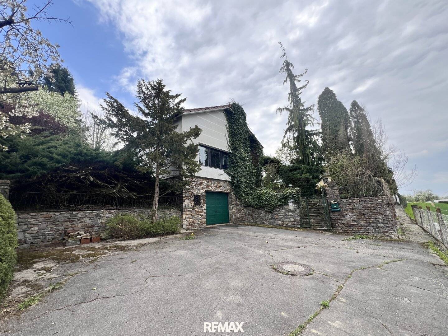 Einfamilienhaus mit Garten und Sauna in ruhiger Lage