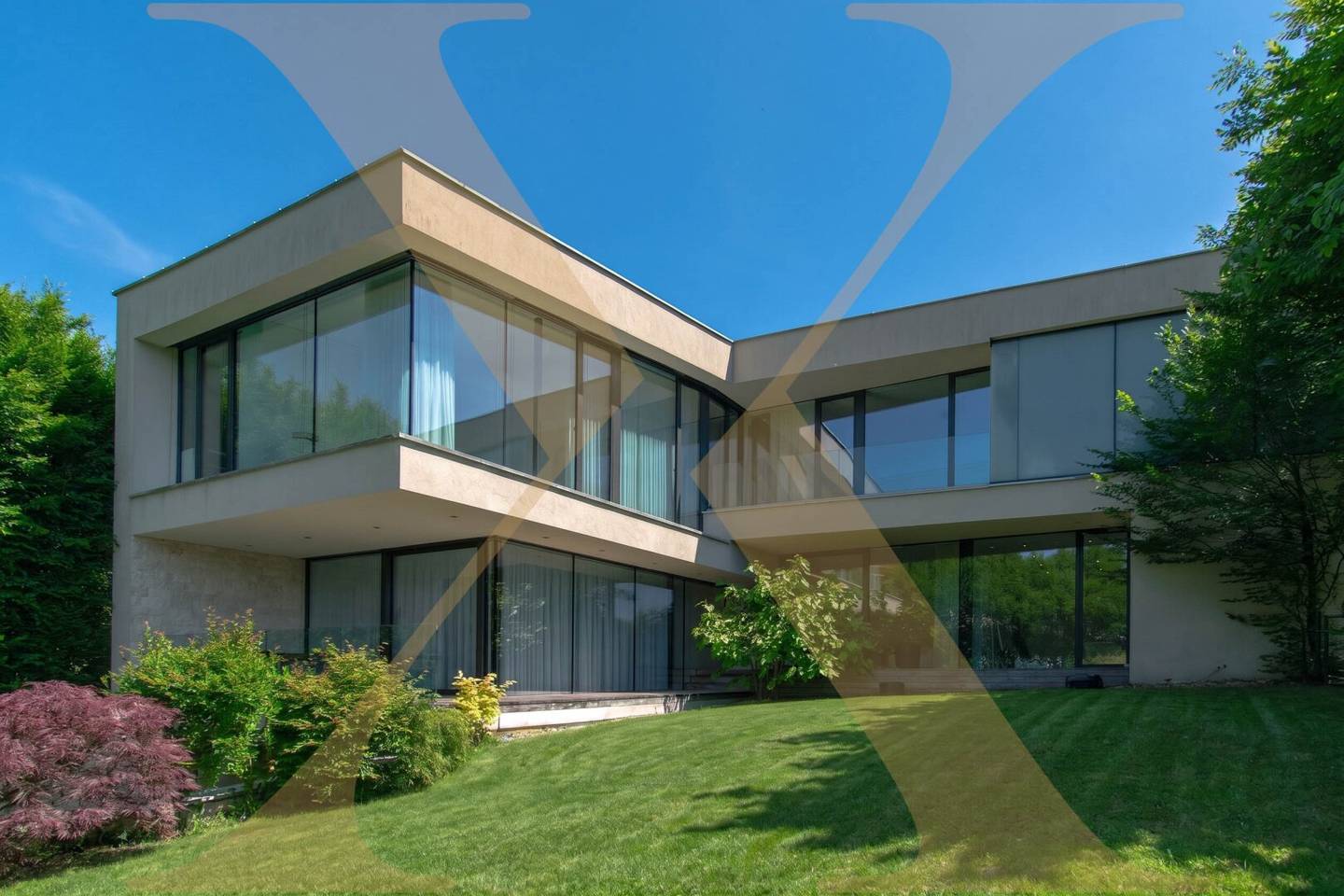 Moderne Villa mit Salzwasserpool Wellnessbereich und Lift