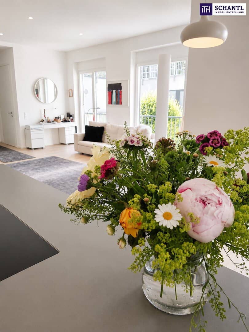 Sanierte Altbauwohnung mit Terrasse und Innenhofblick