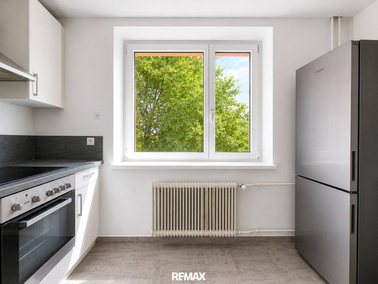 Helle 2 Zimmer Wohnung mit Grünblick und Einbauküche