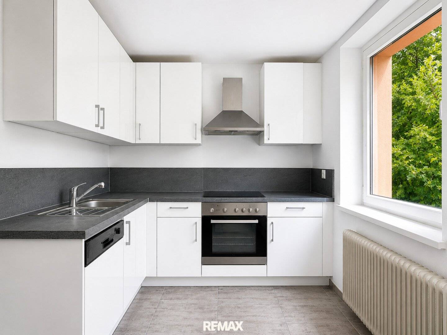 Helle 2 Zimmer Wohnung mit Grünblick und Einbauküche