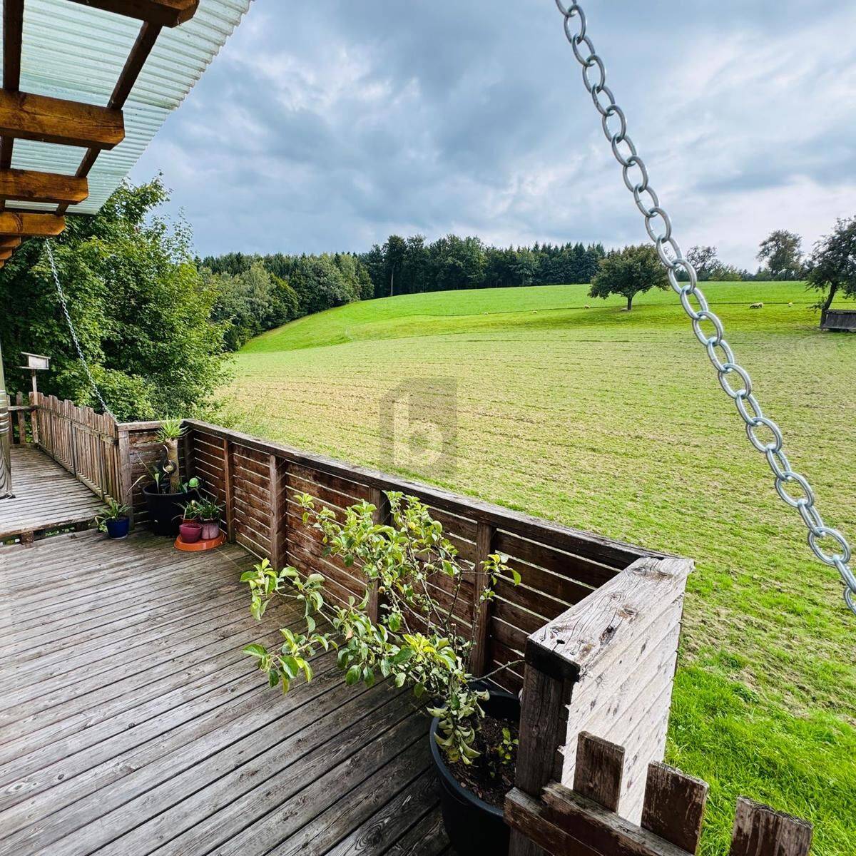 Familienwohnung mit Holzterrasse in Bach und Golfplatznähe