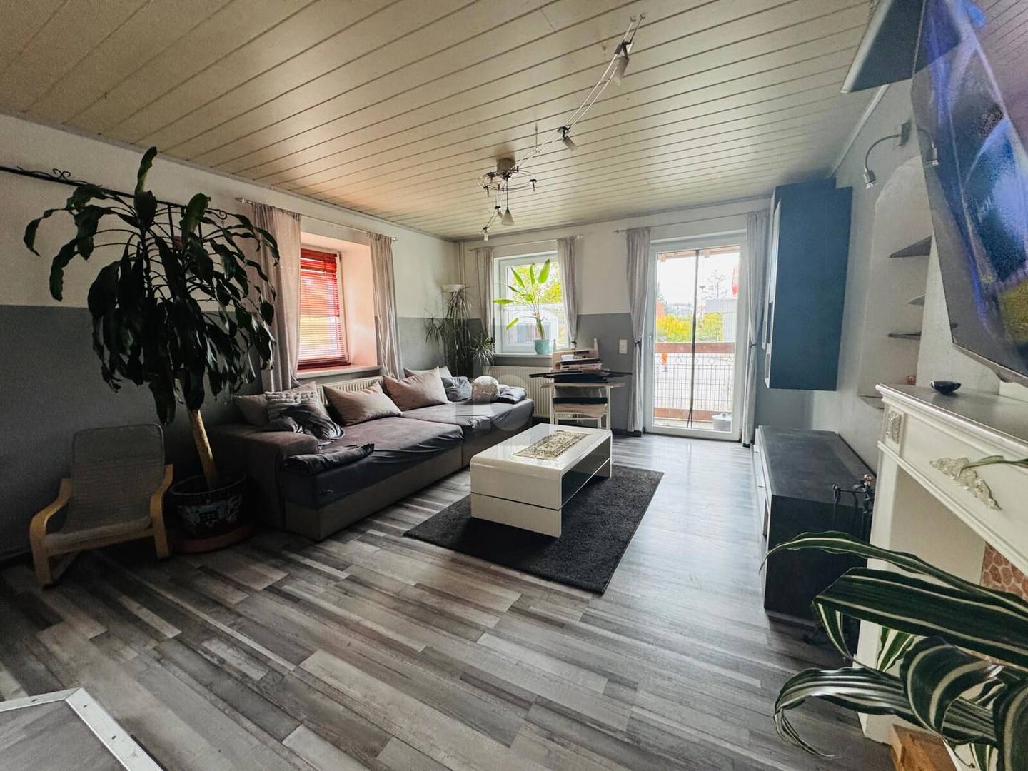 Familienwohnung mit Holzterrasse in Bach und Golfplatznähe