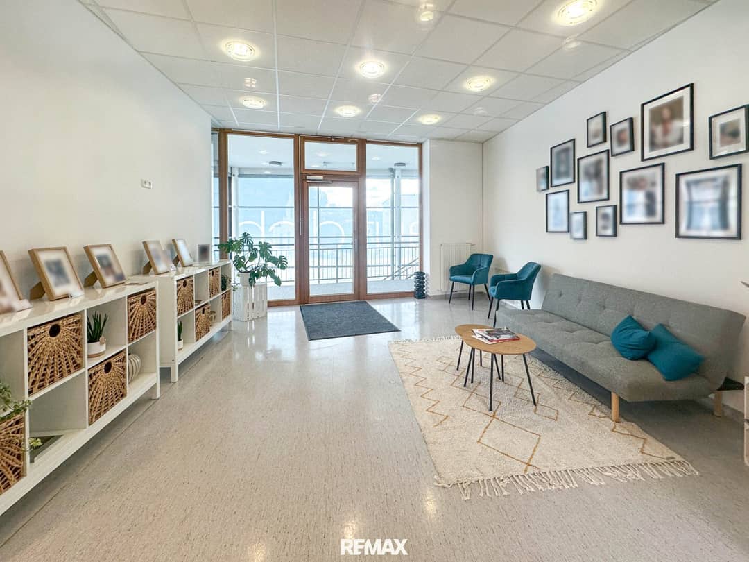 Helle Praxisräume mit Balkon im Vorsorgezentrum