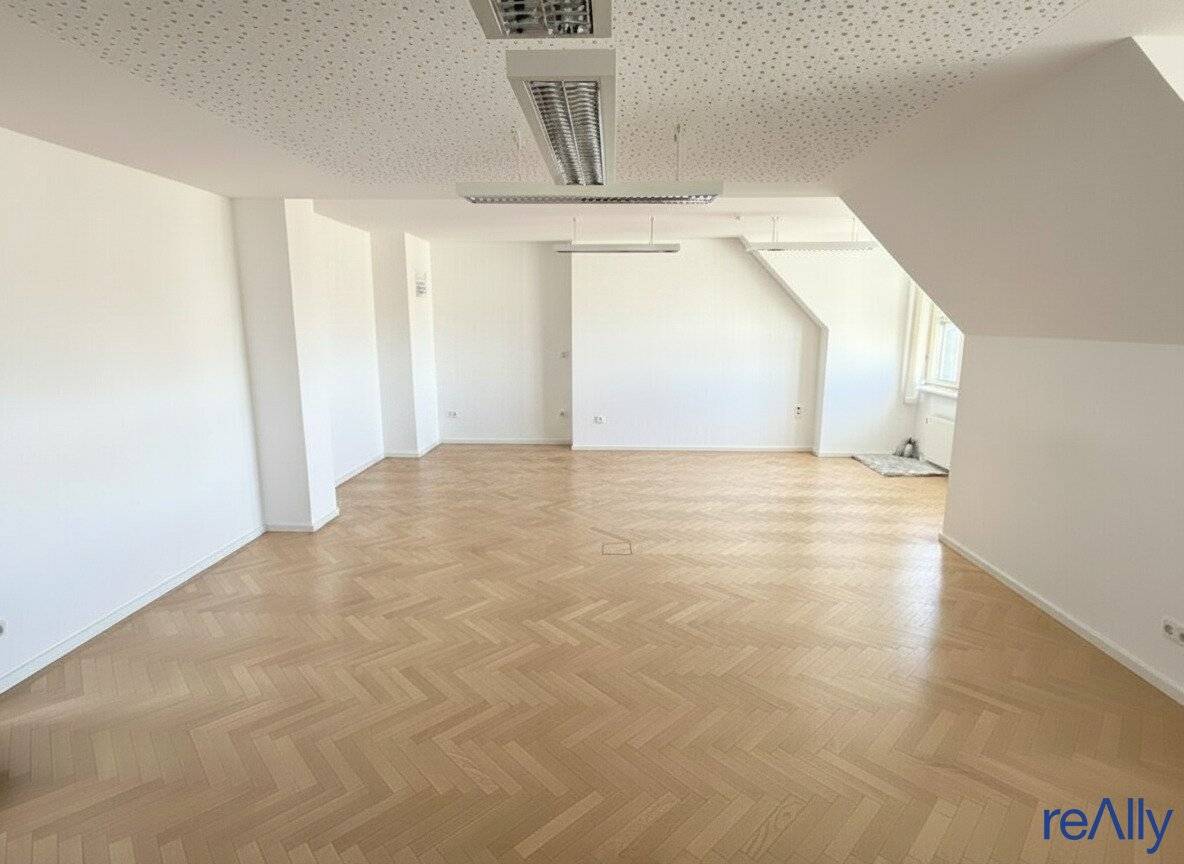 Bright office floor with four terraces and parquet in the lift-accessed level
