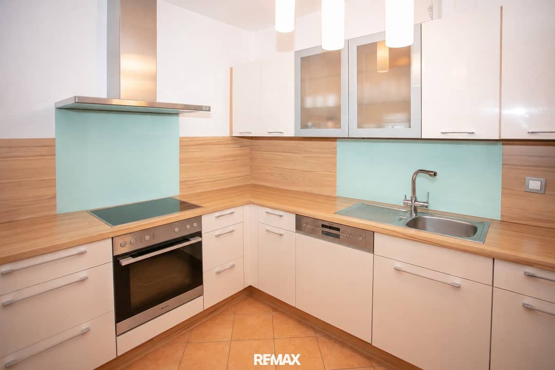 Helle Wohnung mit Balkon und Tiefgaragenstellplatz in gepflegter Anlage