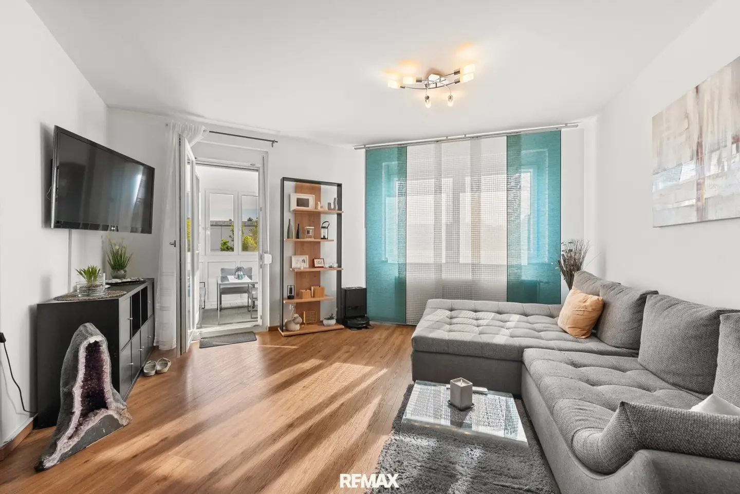 Apartment with loggia and two underground parking spaces at Froschberg