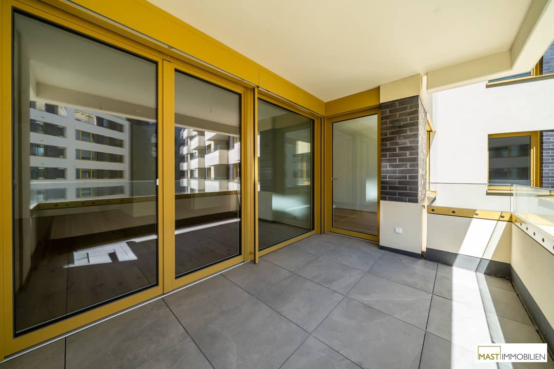 New build apartment with loggia and balcony near main station