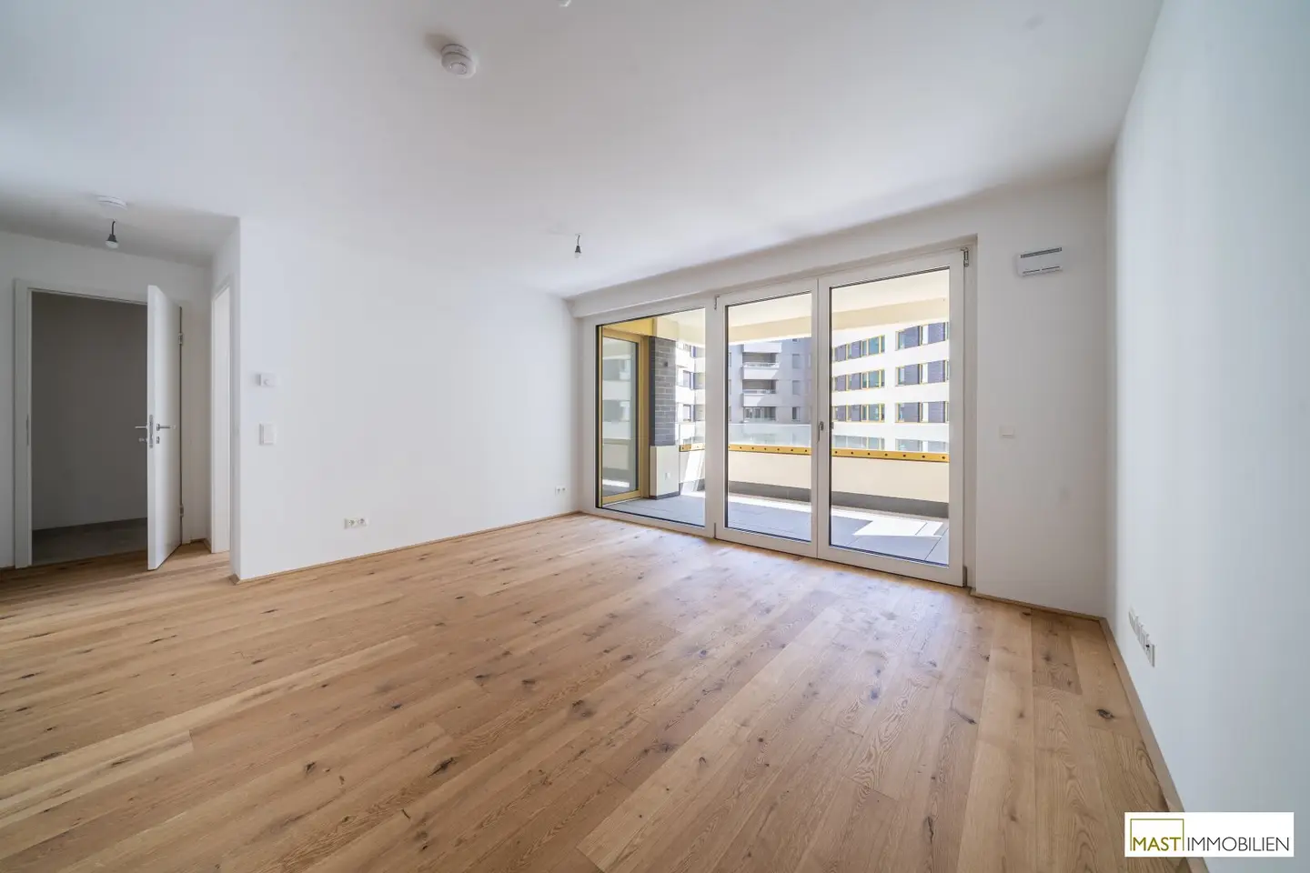 Immediately Available Bright 2-room apartment with loggia and balcony on 4th floor with elevator