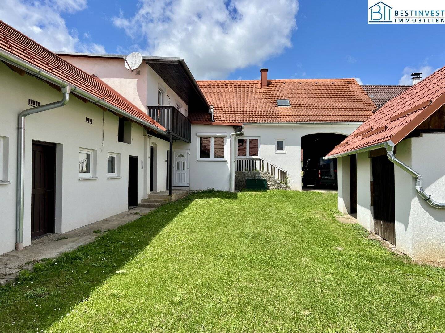 Sanierter Bauernhof mit Gewölbekeller und Innenhof