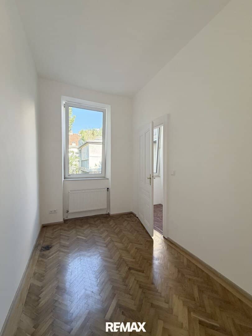Bright period apartment with tiled stove and herringbone parquet