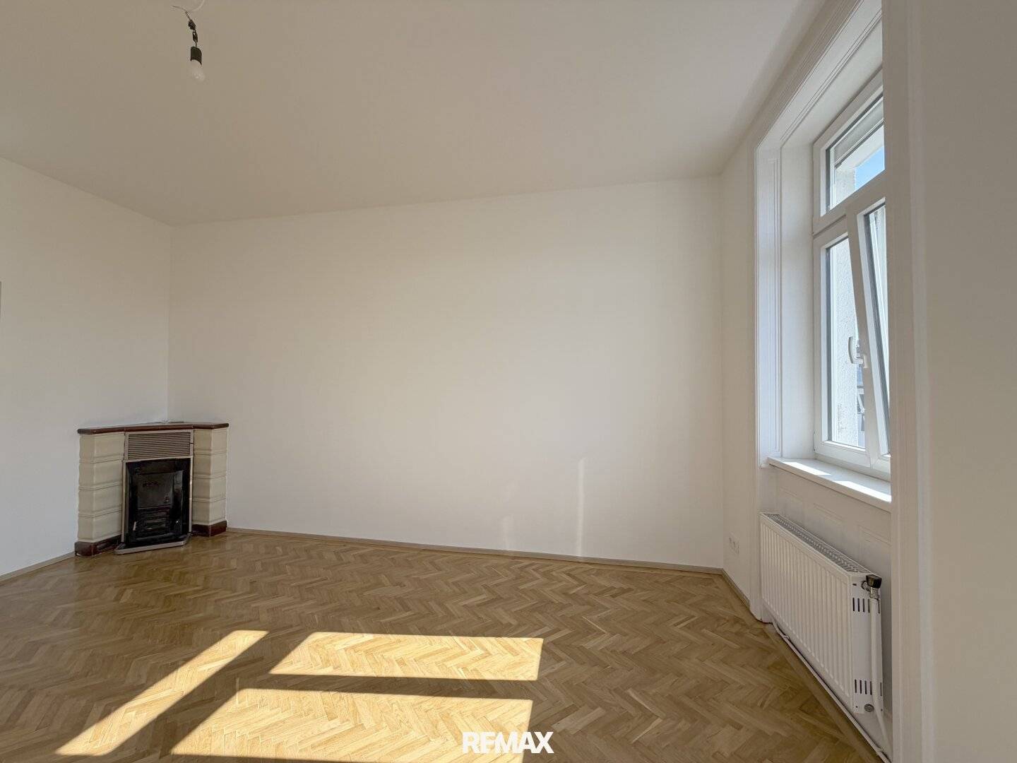 Bright period apartment with tiled stove and herringbone parquet