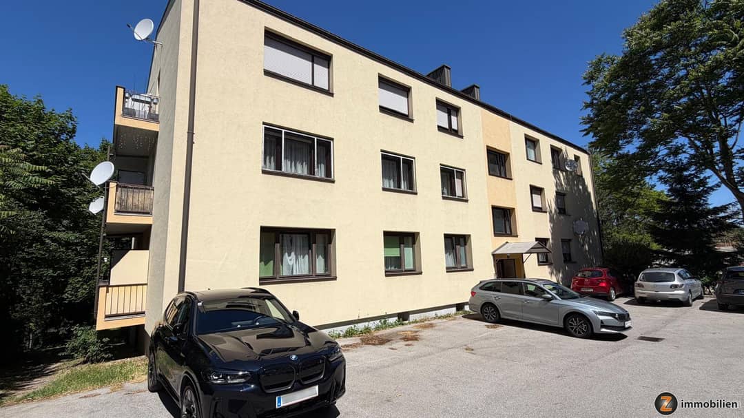 Helle Wohnung mit Loggia und Balkon in Grünruhelage