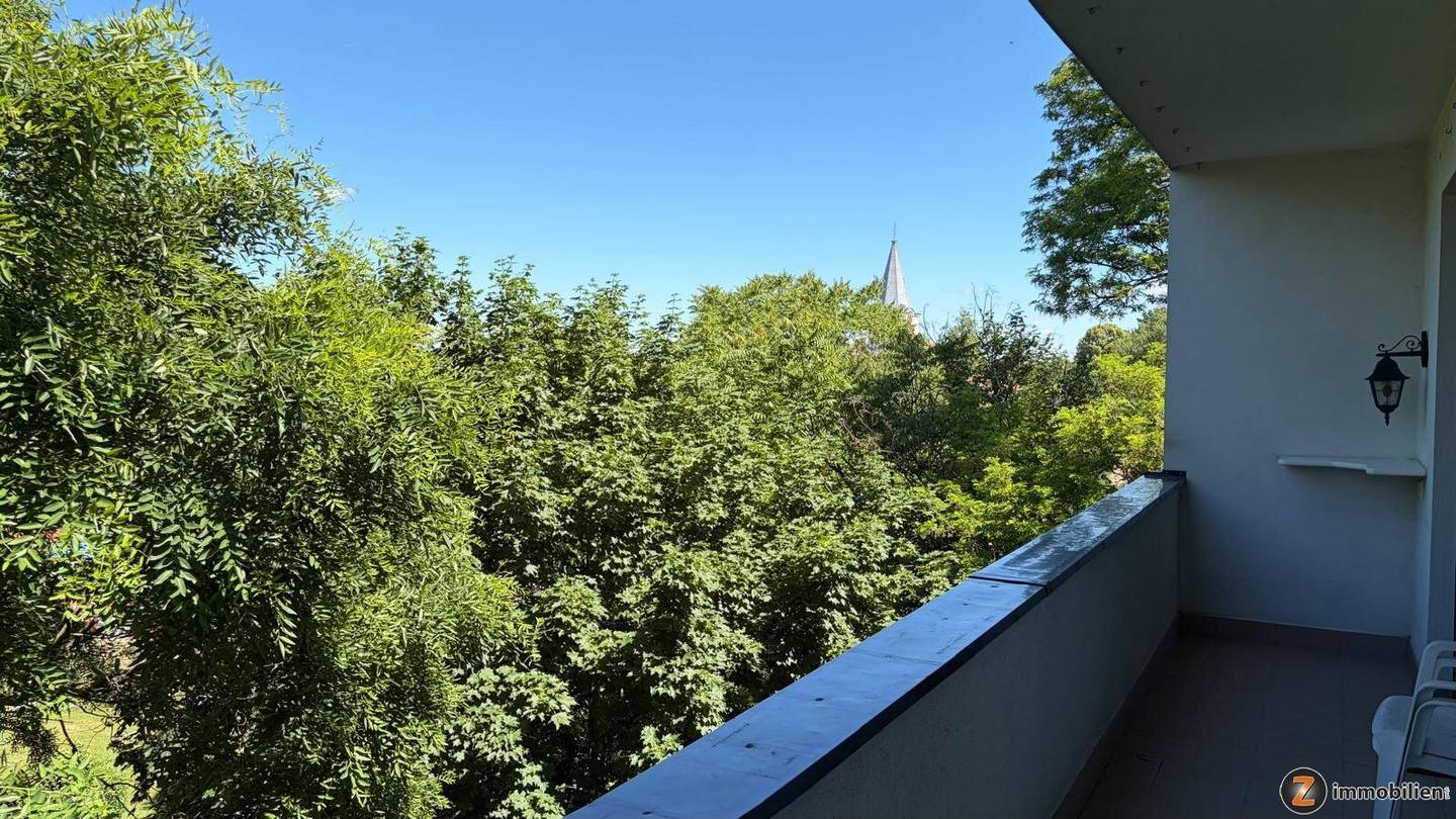 Helle Wohnung mit Loggia und Balkon in Grünruhelage
