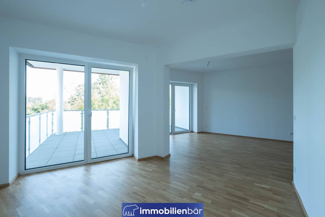 Helle Neubauwohnung mit Balkon und Parkplatz