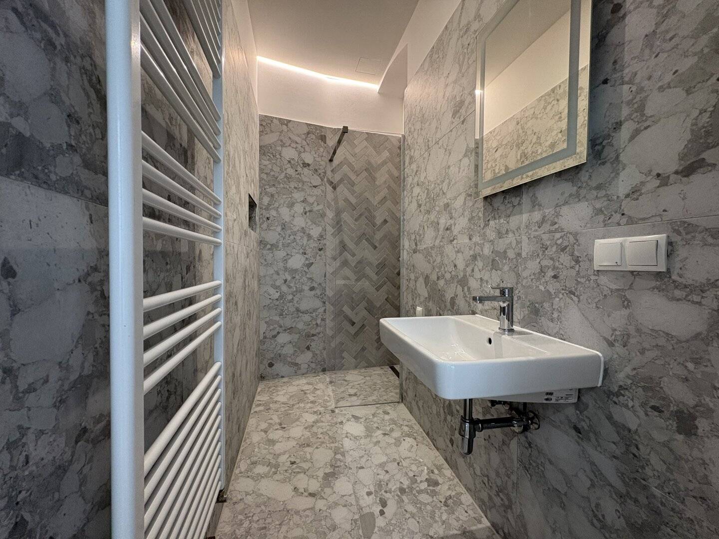 Renovated Altbau apartment in prime Josefstadt location