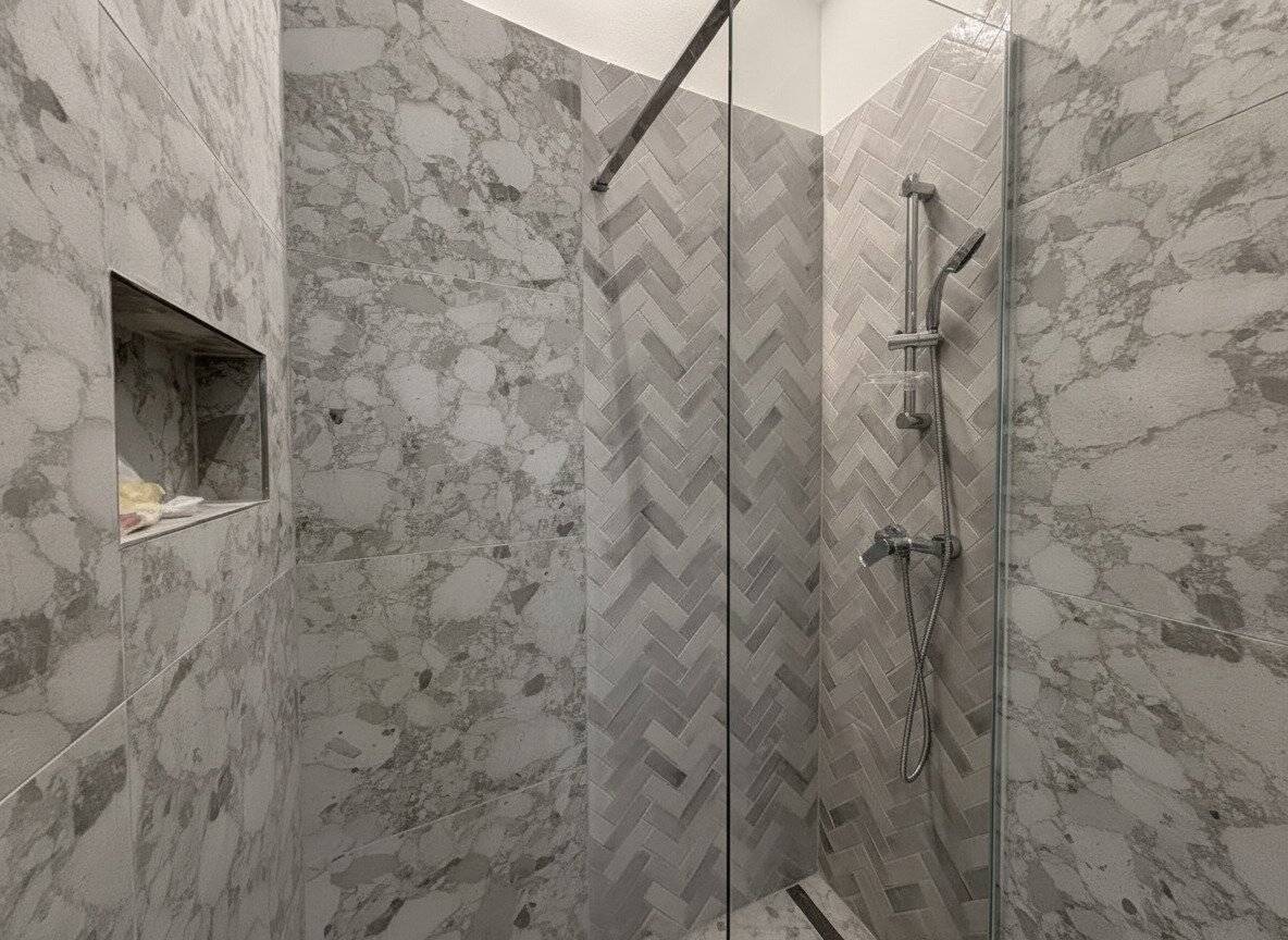 Renovated Altbau apartment in prime Josefstadt location