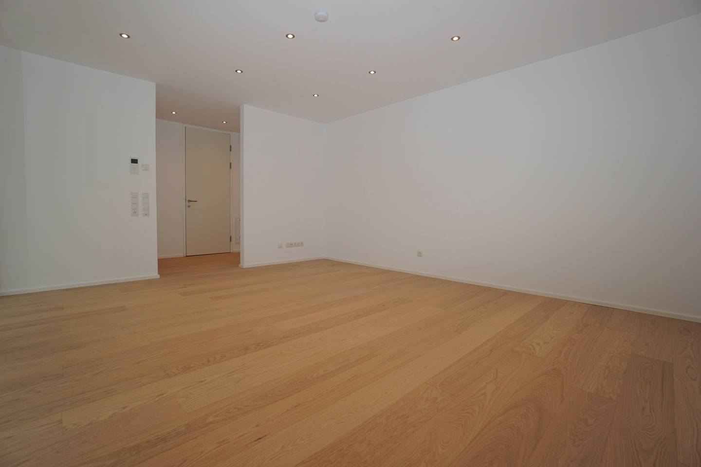 Moderne Wohnung mit Loggia und Seeblick