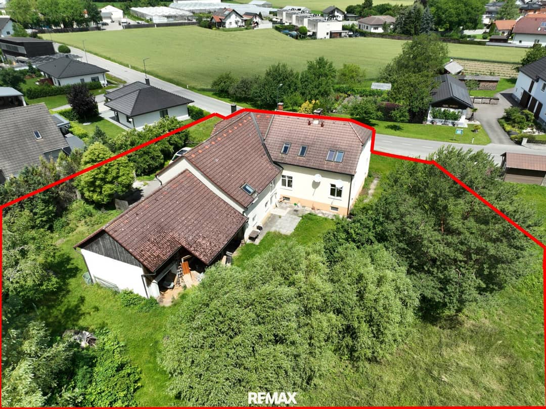 an einer Nebenstraße gelegen