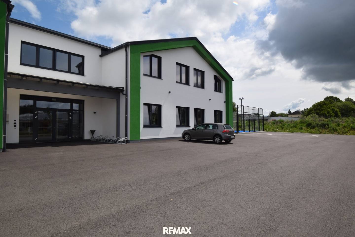 Neubau Praxisräume mit Photovoltaik und barrierefreiem Lift