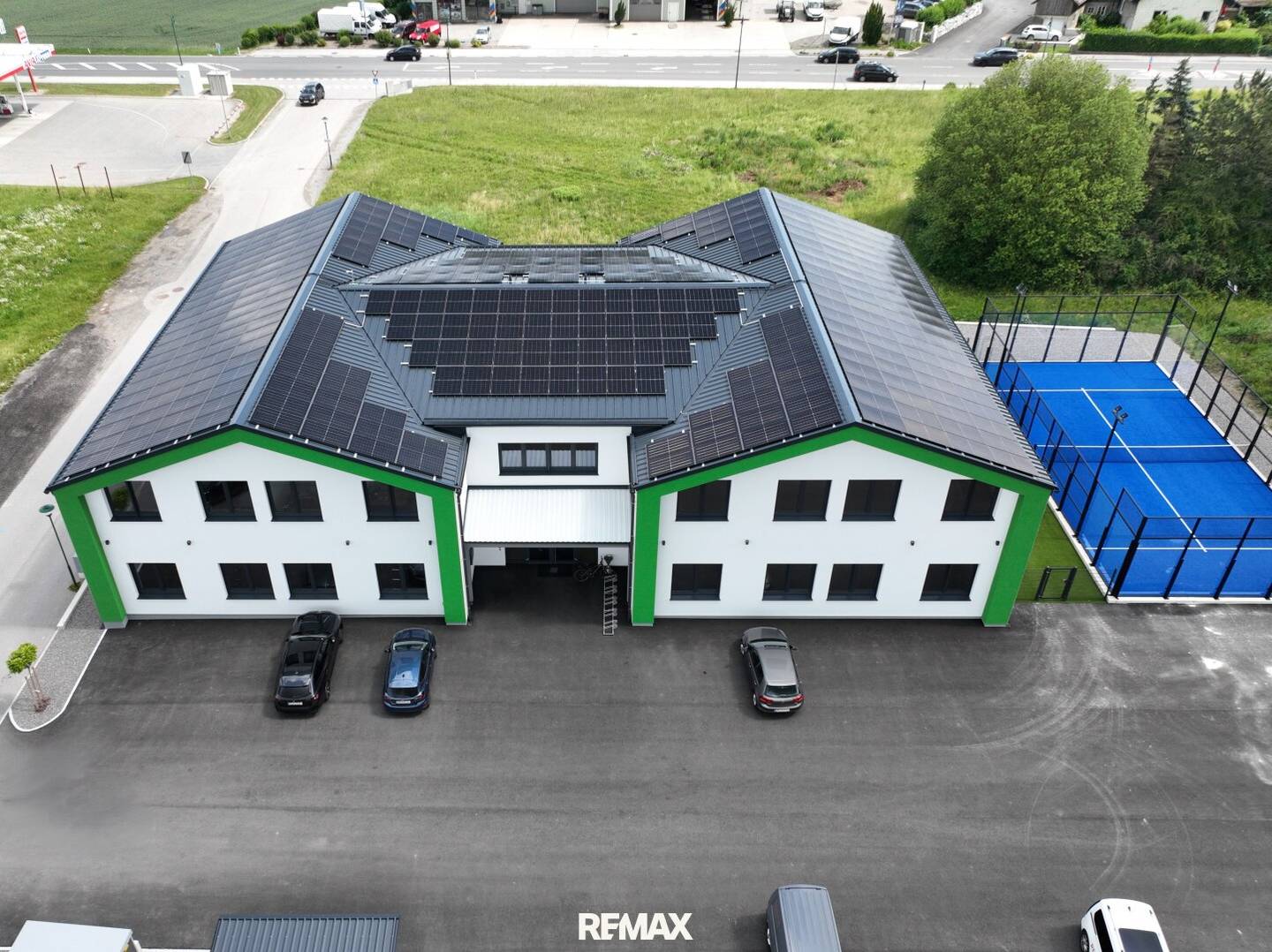 Neubau Praxisräume mit Photovoltaik und barrierefreiem Lift