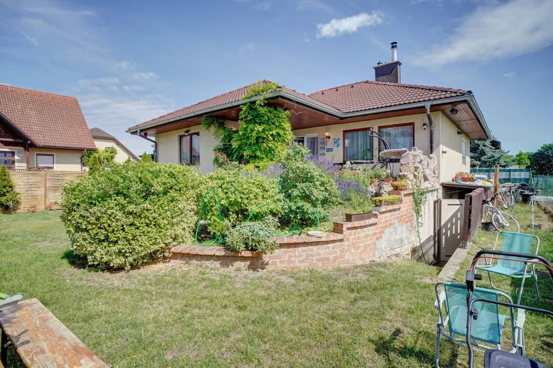 Bungalow mit Terrasse und Kamin in ruhiger Lage