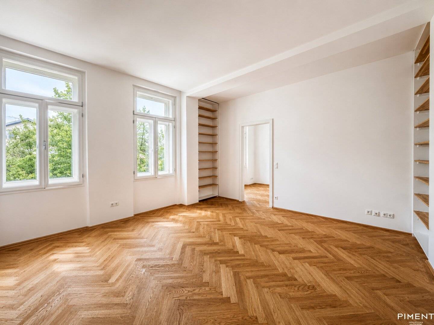 Altbau apartment with balcony and air conditioning in green quiet location