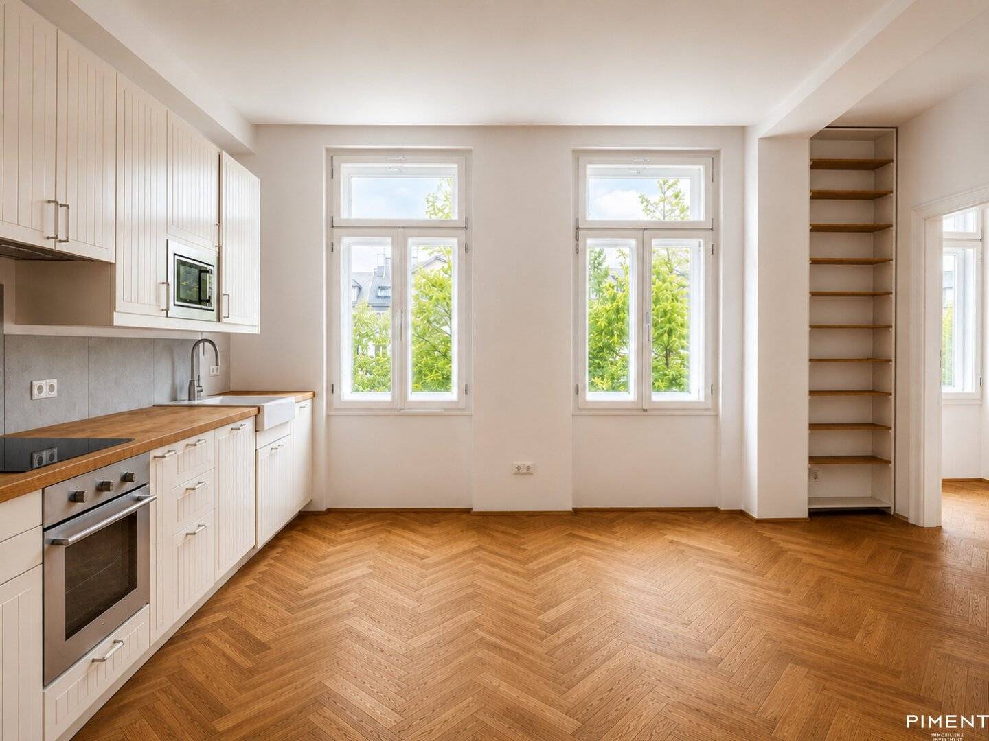 Altbau apartment with balcony and air conditioning in green quiet location