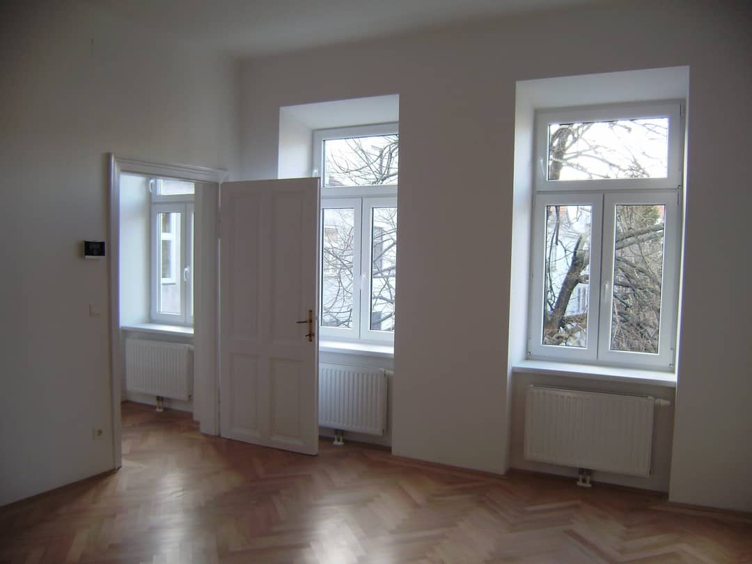 Helle Altbauwohnung mit praktischer Raumaufteilung nahe dem Vio Plaza