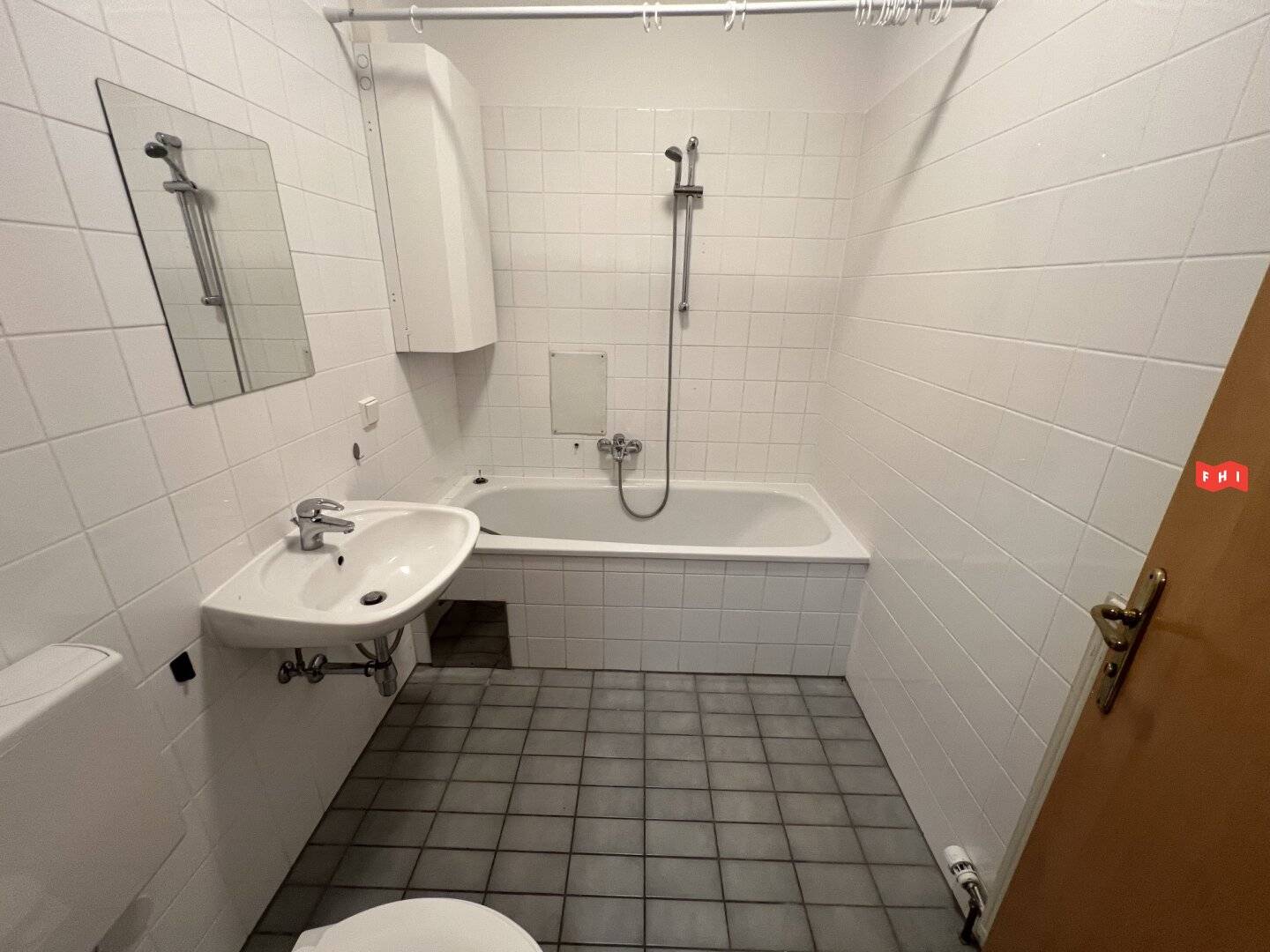 Altbau Apartment with Open Kitchen near Südbahnhofmarkt