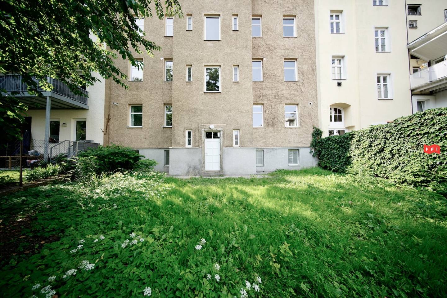Altbau Apartment with Garden at Südbahnhofmarkt