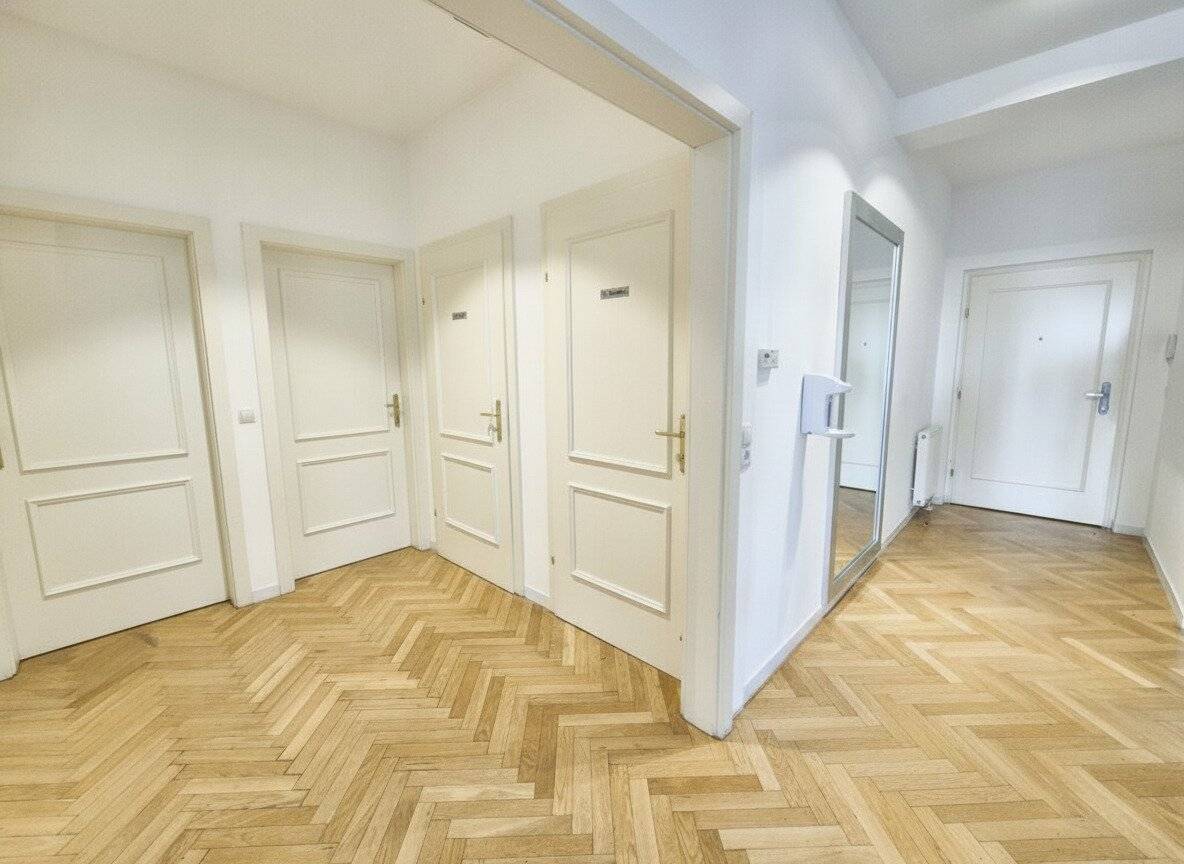Büro und Praxis mit Balkonen und Tiefgarage in Döbling