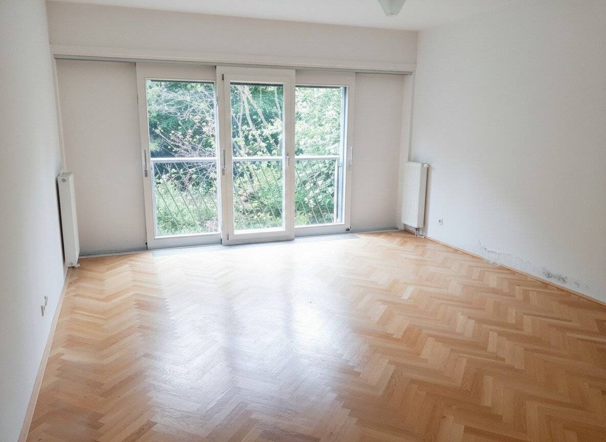 Wohnung mit Parkett und Tiefgaragenstellplatz