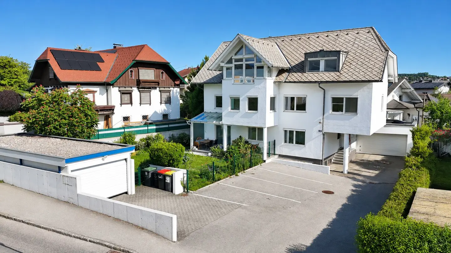 Renovated Apartment with Traunstein View and Two Parking Spaces