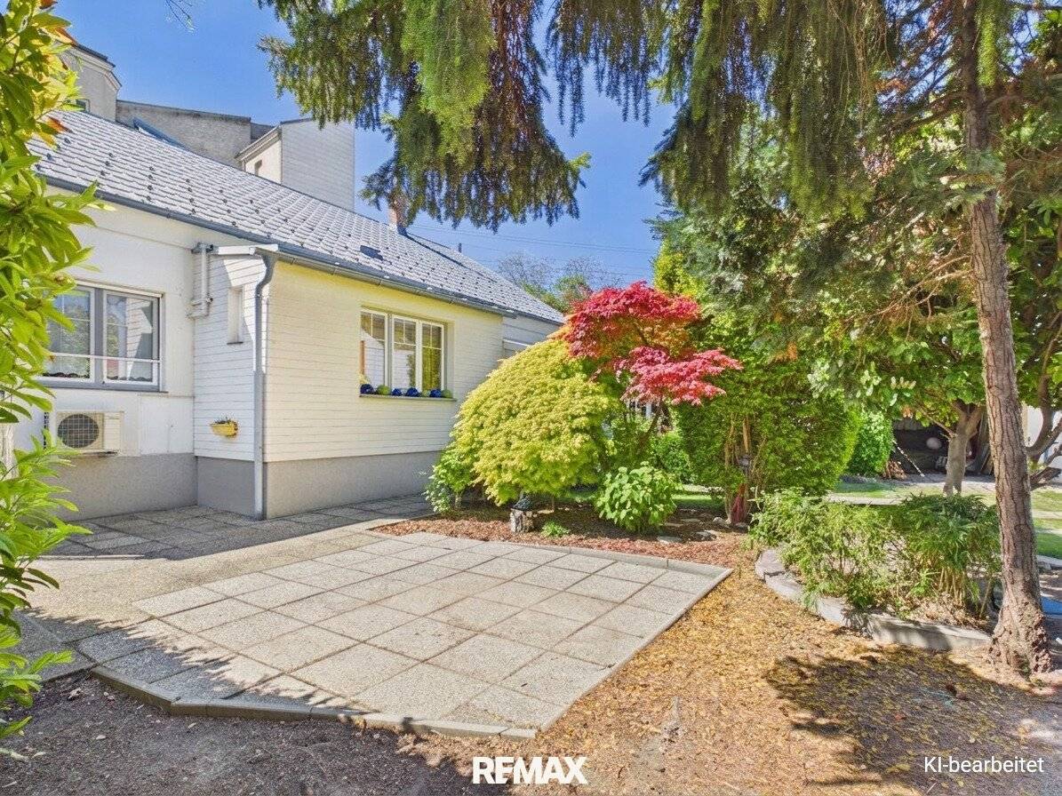 Two Houses with Winter Garden and Garden in Simmering
