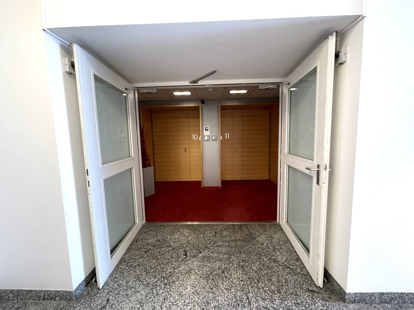 Office space with separate kitchen at Nußdorfer Platz