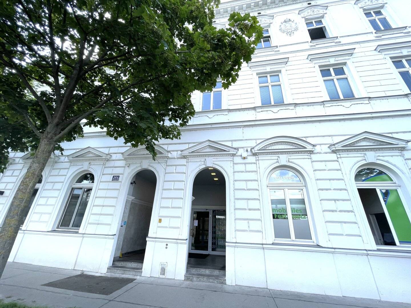 Office space with separate kitchen at Nußdorfer Platz