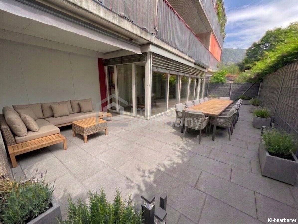 Erdgeschosswohnung mit beheiztem Wintergarten und Garten