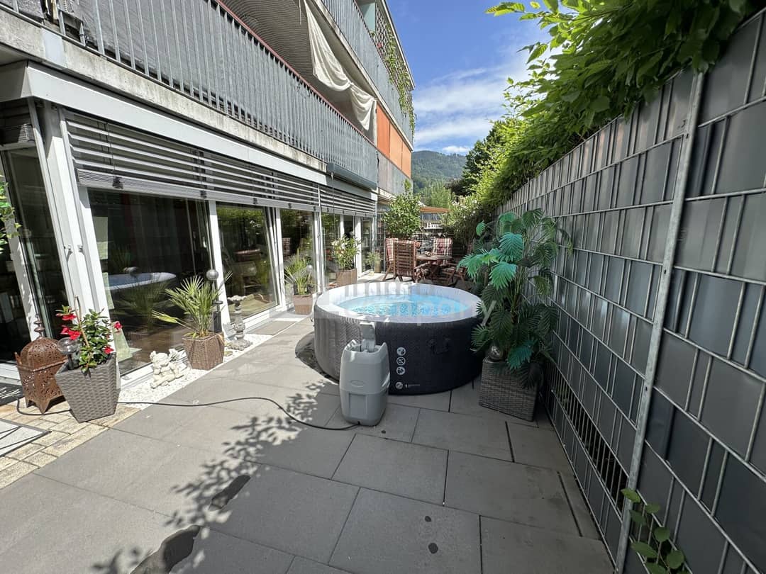 Erdgeschosswohnung mit beheiztem Wintergarten und Garten