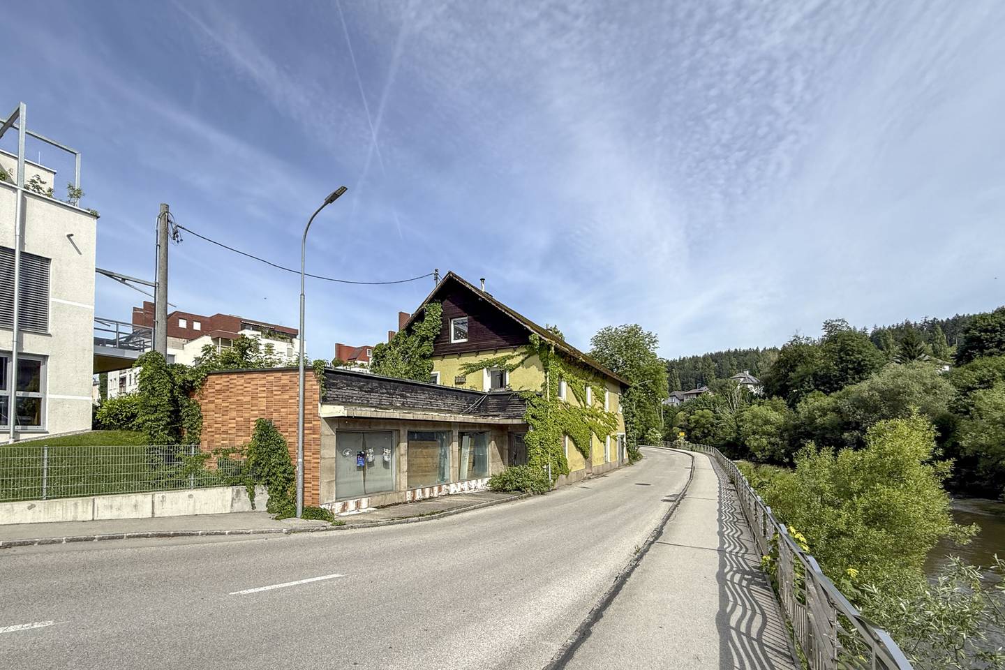Grundstück mit Altbestand und Projektidee in zentraler Lage