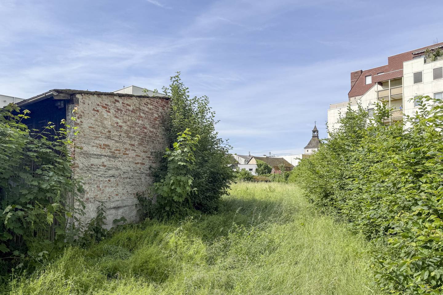 Grundstück mit Altbestand und Projektidee in zentraler Lage