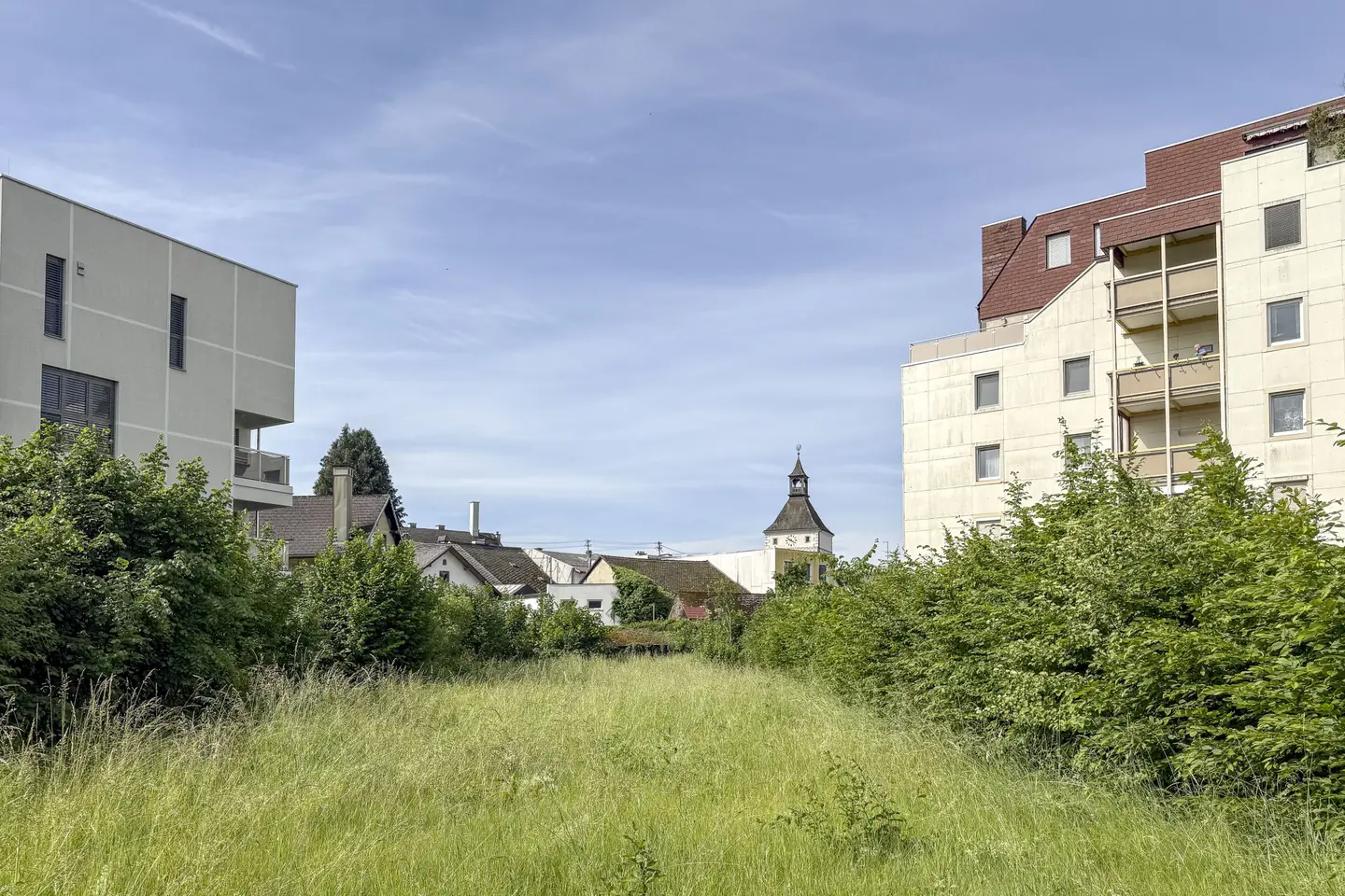 Plot with existing buildings and project idea in central location