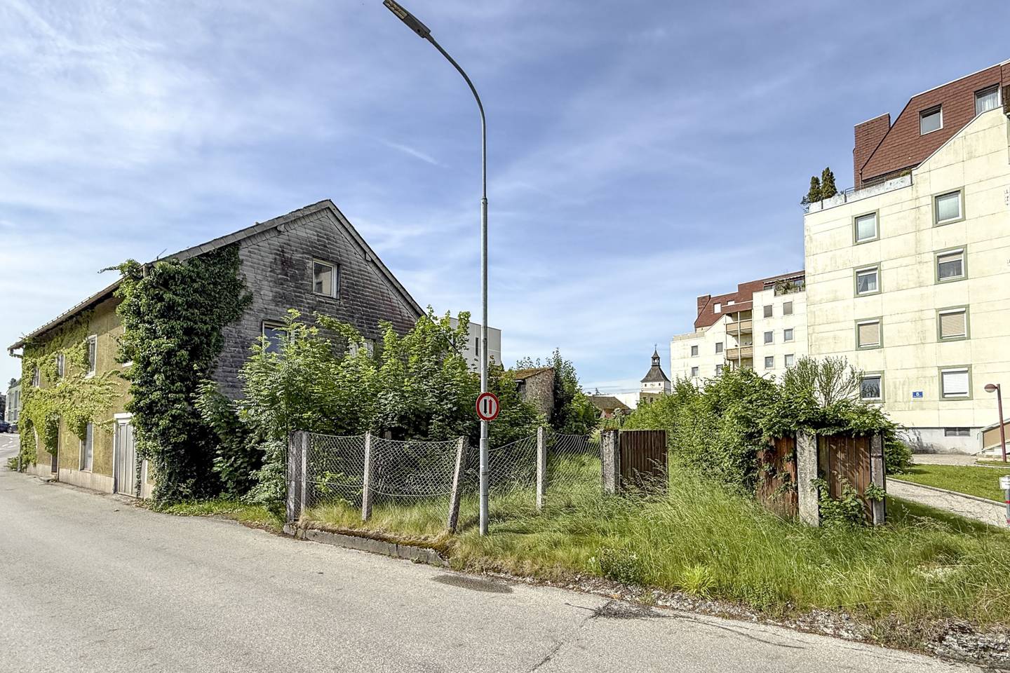 Grundstück mit Altbestand und Projektidee in zentraler Lage