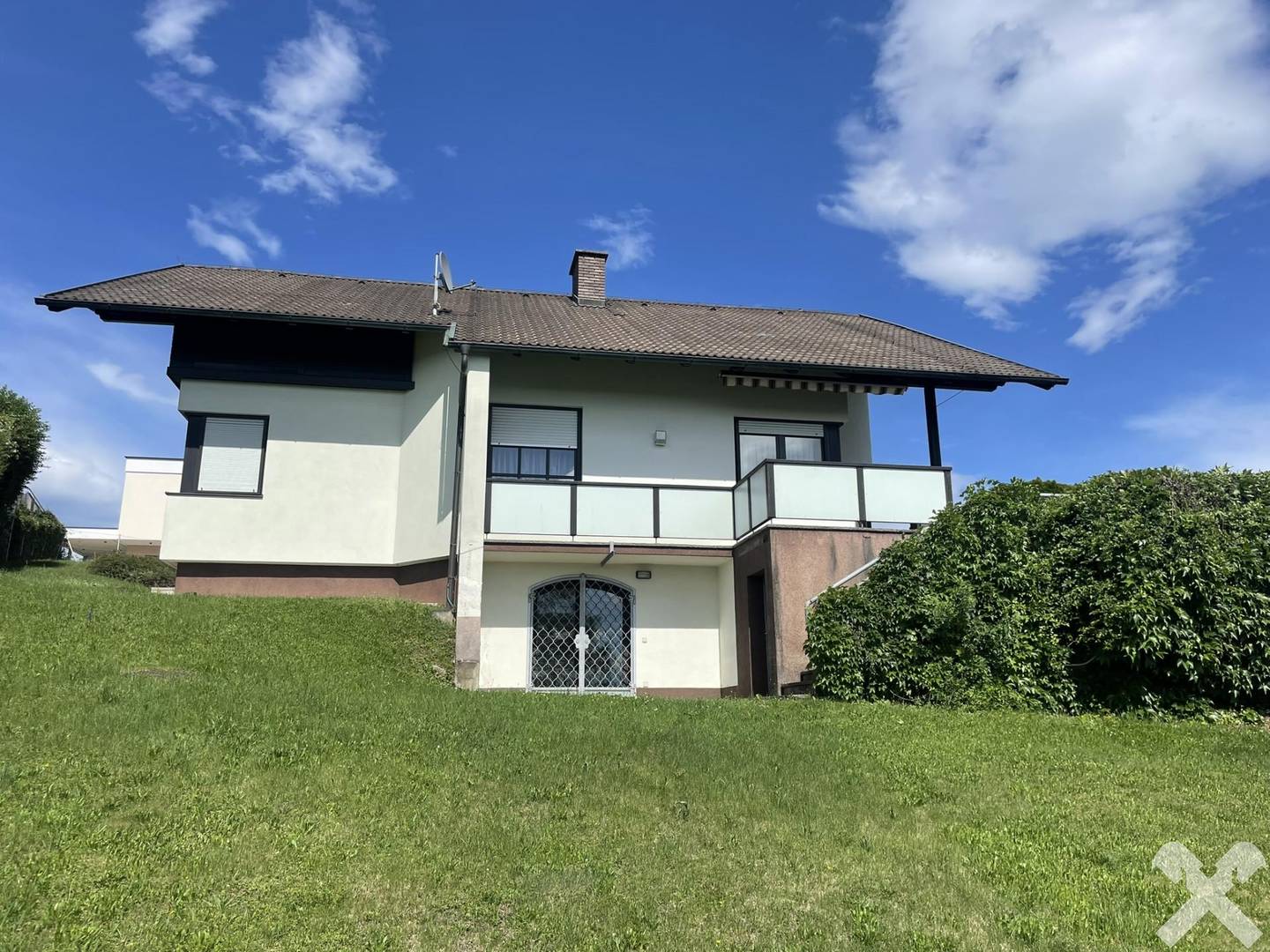 Einfamilienhaus mit Panoramablick und Sonnenausrichtung